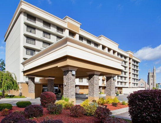 Holiday Inn Niagara Falls Exterior View